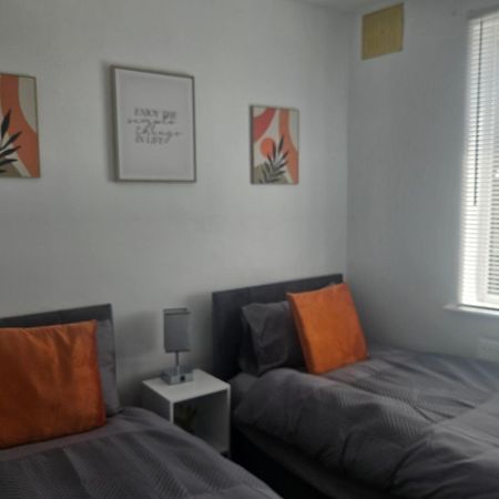 St Albans City Stays - Near Luton Airport - St Albans Abbey & City Train Station - Close To London- Harry Potter World - The Odyssey Cinema - Abbey Cathedral- Contractors I Business I Leisure- Sleeps Upto 6 People Dış mekan fotoğraf