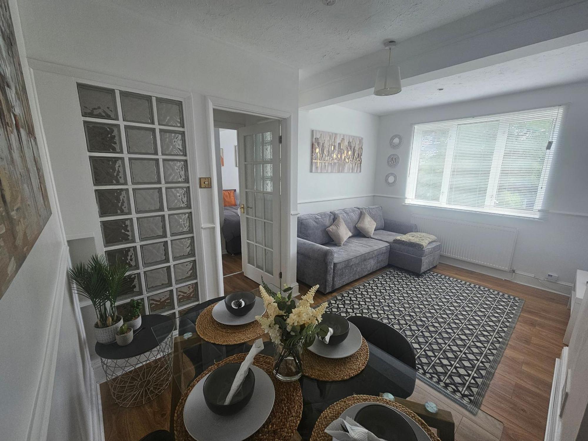 St Albans City Stays - Near Luton Airport - St Albans Abbey & City Train Station - Close To London- Harry Potter World - The Odyssey Cinema - Abbey Cathedral- Contractors I Business I Leisure- Sleeps Upto 6 People Dış mekan fotoğraf