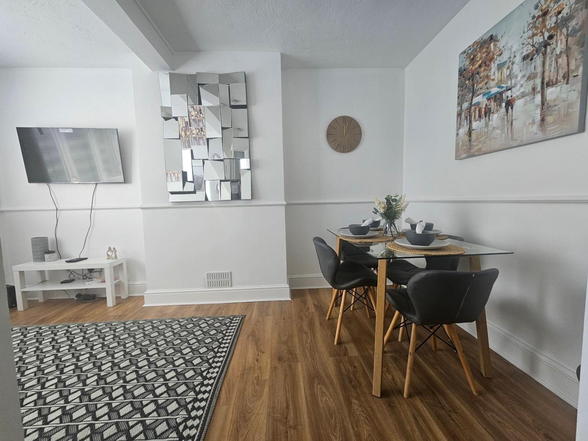 St Albans City Stays - Near Luton Airport - St Albans Abbey & City Train Station - Close To London- Harry Potter World - The Odyssey Cinema - Abbey Cathedral- Contractors I Business I Leisure- Sleeps Upto 6 People Dış mekan fotoğraf