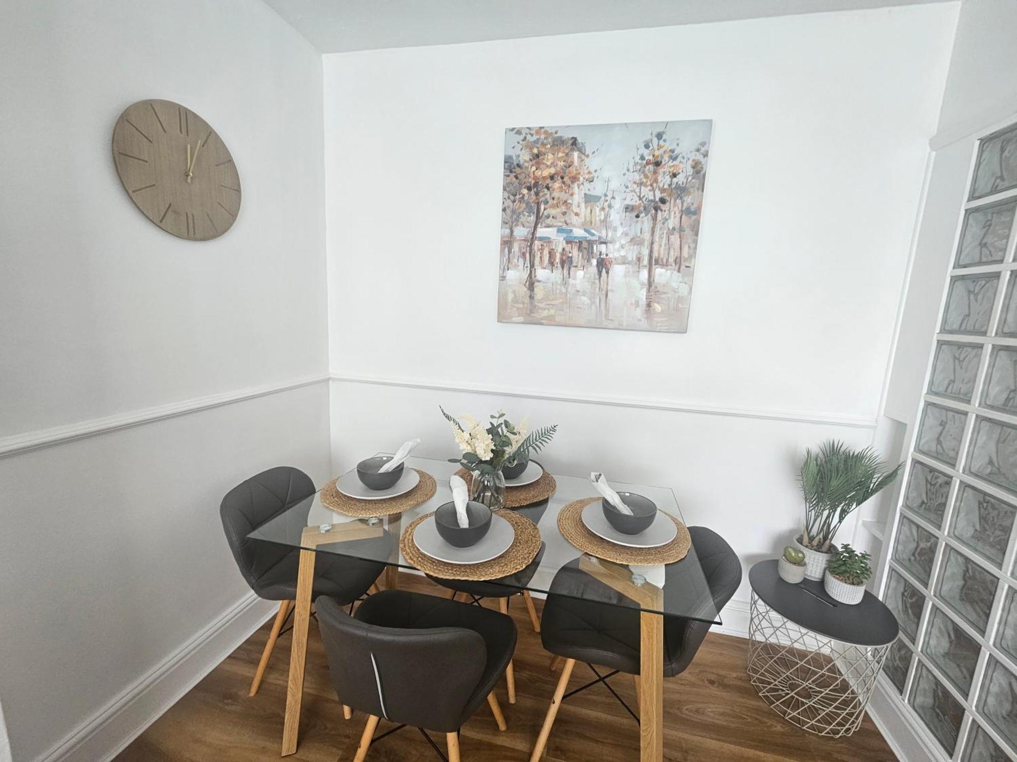 St Albans City Stays - Near Luton Airport - St Albans Abbey & City Train Station - Close To London- Harry Potter World - The Odyssey Cinema - Abbey Cathedral- Contractors I Business I Leisure- Sleeps Upto 6 People Dış mekan fotoğraf