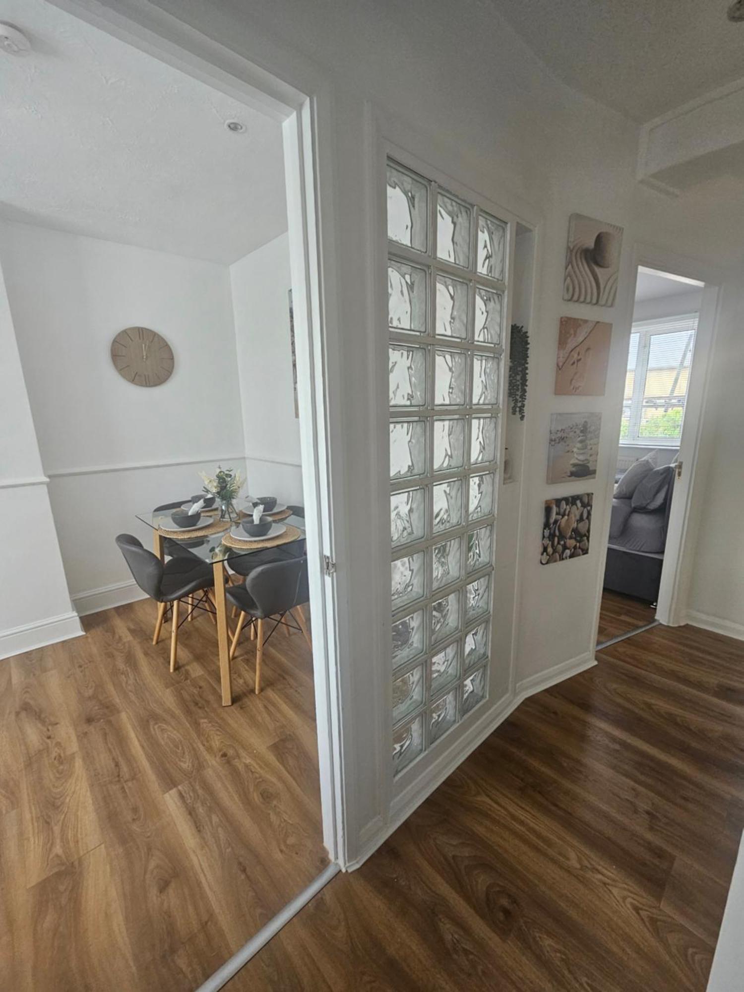 St Albans City Stays - Near Luton Airport - St Albans Abbey & City Train Station - Close To London- Harry Potter World - The Odyssey Cinema - Abbey Cathedral- Contractors I Business I Leisure- Sleeps Upto 6 People Dış mekan fotoğraf
