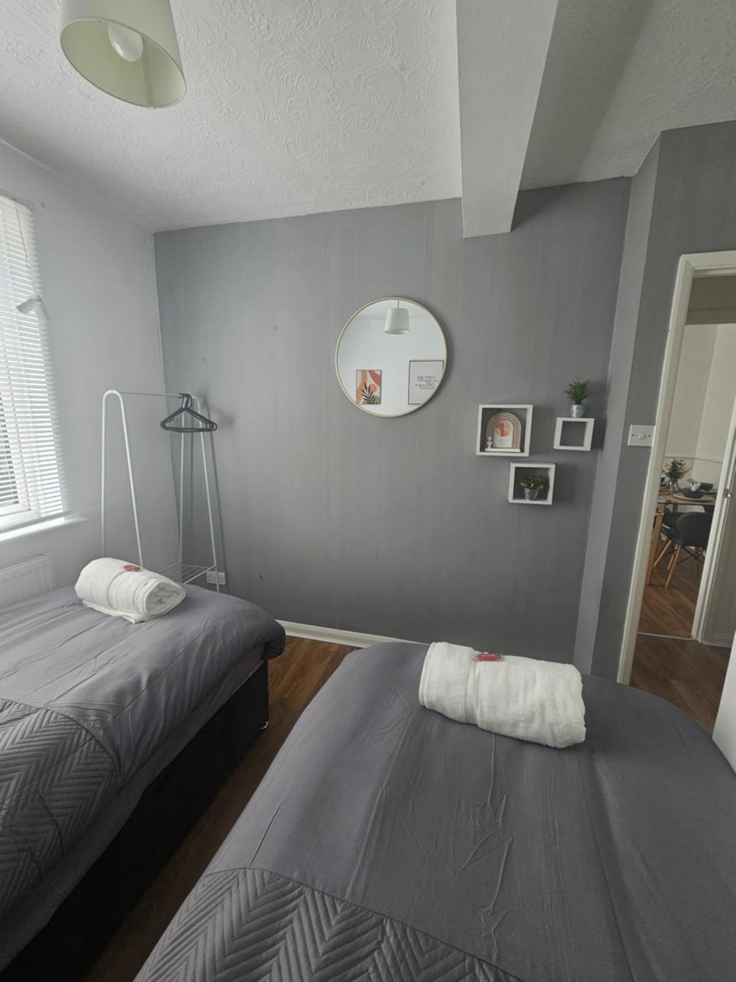 St Albans City Stays - Near Luton Airport - St Albans Abbey & City Train Station - Close To London- Harry Potter World - The Odyssey Cinema - Abbey Cathedral- Contractors I Business I Leisure- Sleeps Upto 6 People Dış mekan fotoğraf