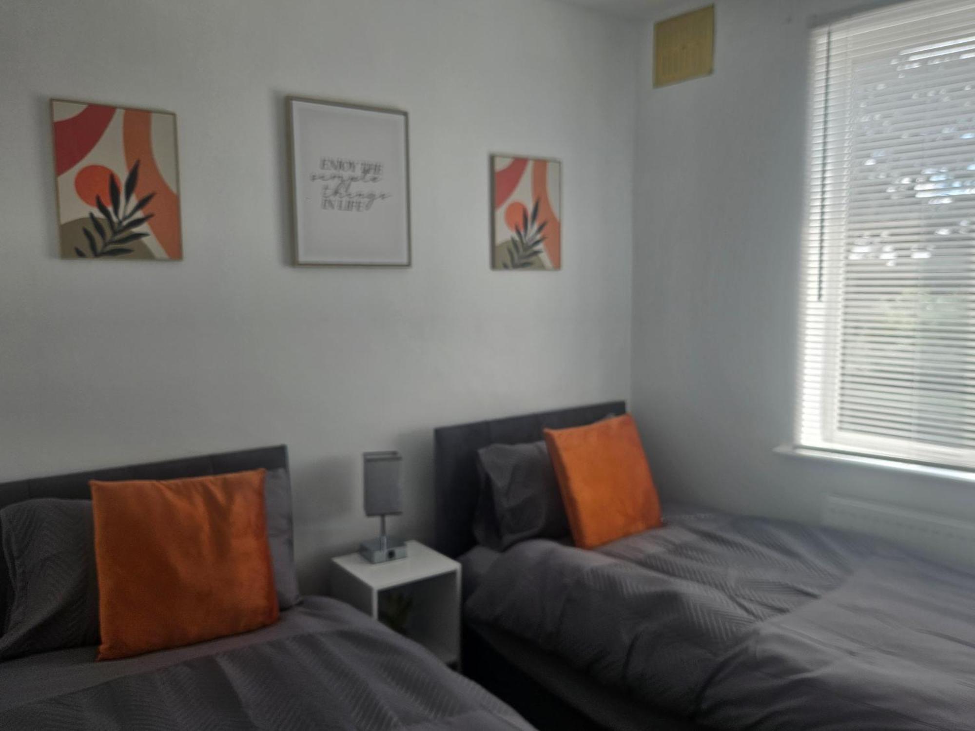 St Albans City Stays - Near Luton Airport - St Albans Abbey & City Train Station - Close To London- Harry Potter World - The Odyssey Cinema - Abbey Cathedral- Contractors I Business I Leisure- Sleeps Upto 6 People Dış mekan fotoğraf