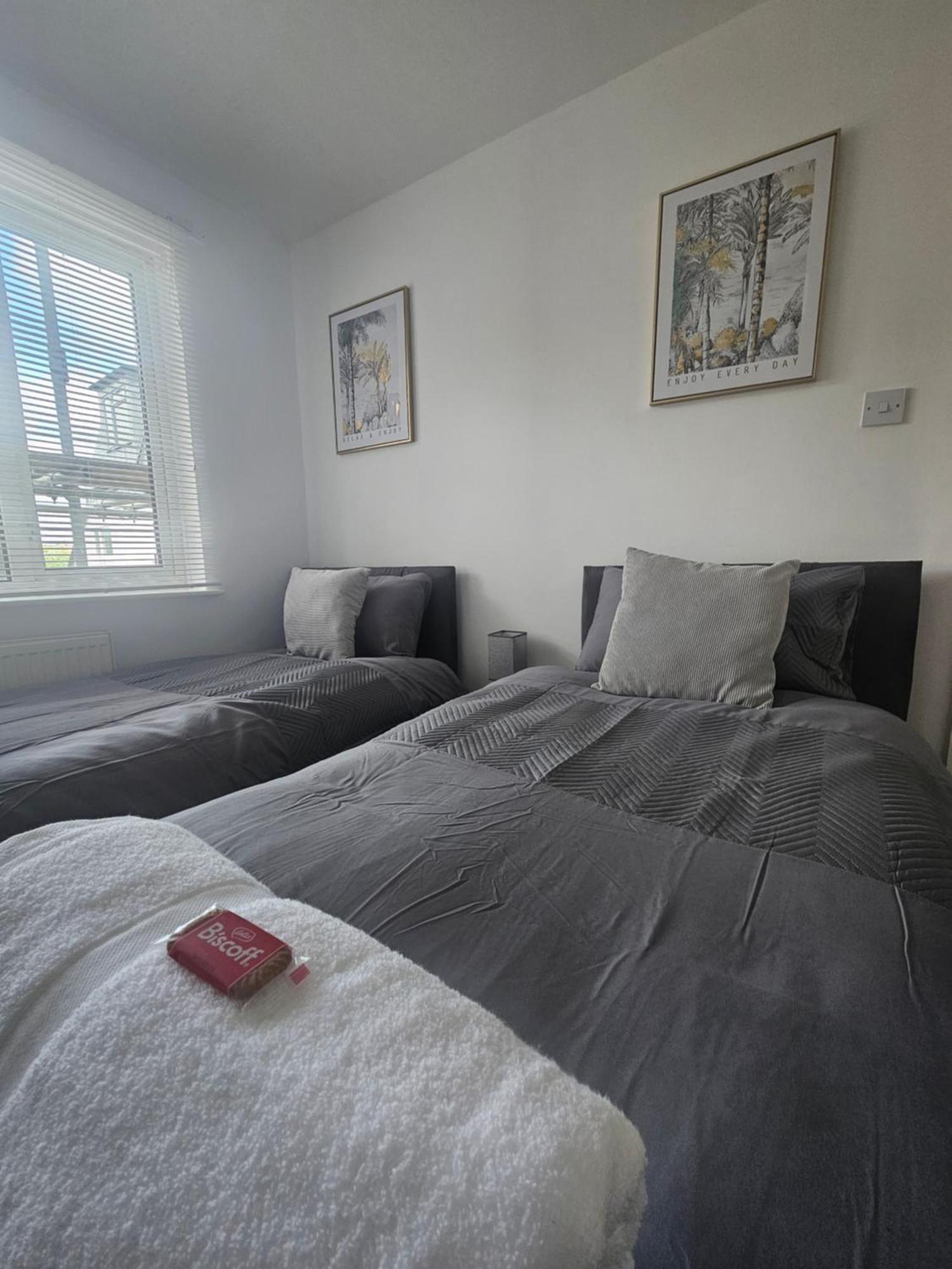 St Albans City Stays - Near Luton Airport - St Albans Abbey & City Train Station - Close To London- Harry Potter World - The Odyssey Cinema - Abbey Cathedral- Contractors I Business I Leisure- Sleeps Upto 6 People Dış mekan fotoğraf
