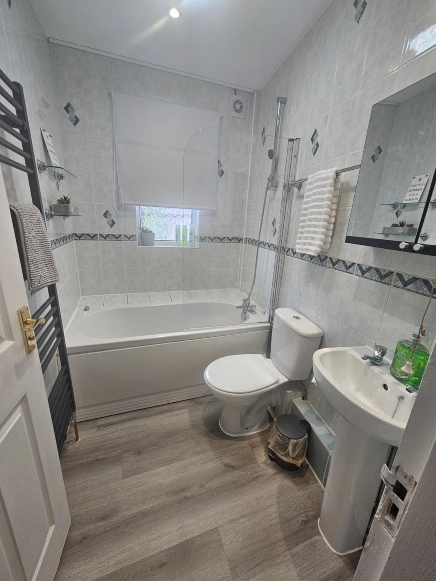 St Albans City Stays - Near Luton Airport - St Albans Abbey & City Train Station - Close To London- Harry Potter World - The Odyssey Cinema - Abbey Cathedral- Contractors I Business I Leisure- Sleeps Upto 6 People Dış mekan fotoğraf